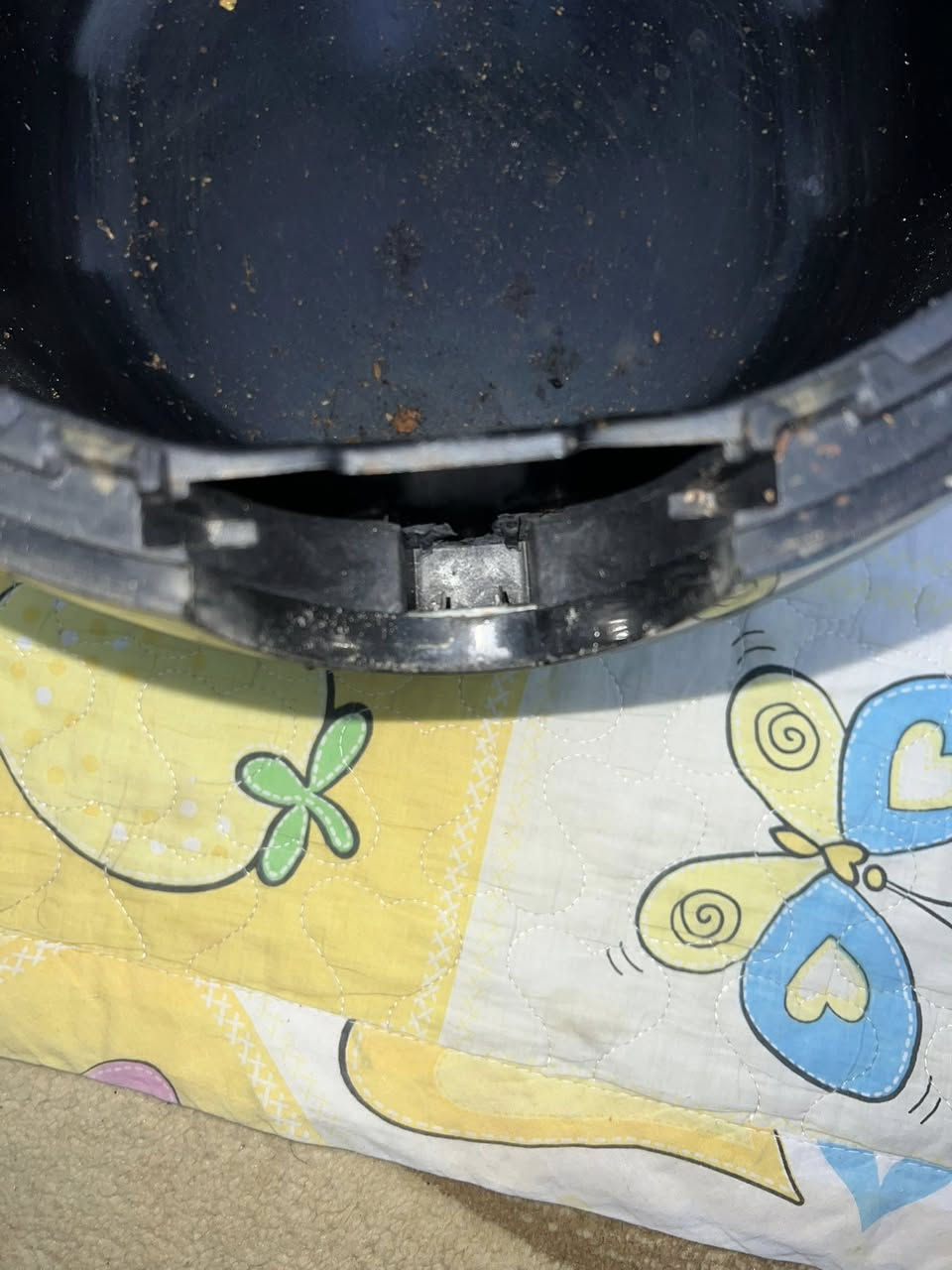 سلام عليكم قلايه هوائيه شغاله قيم واخذ بيه كسر بسيط مو ضح اصليه ماركة سلفر كوك سعره مناسب 
مع مثرامه اصليه قديمه جيل القديم  سعره مناسب قيم واخذ. مكاني بغداد حي اور ***********
