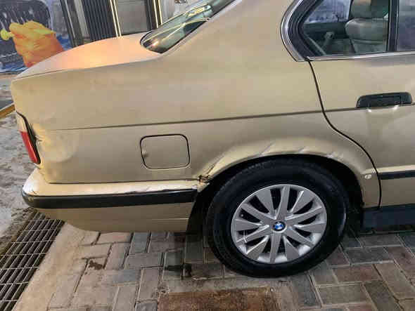 سلام عليكم
525 مسكر فانوص 
موديل 1990
كير عادي جاترك 260✈️
تبريد قطعتين شغال ثلج 
بغداد بأسمي سنويه لل29
مروحه كهرباء f01
محرك بي تنقيص كلش قليل مامأثر عليها شرط ترايك 200 
شاشه كاميرا وي البك حساسات 
سياره جاهزه مال جناي والسياره عندي من 2018
كهربائياتها كلها شغاله بدون جطلات وزلغ 
يرادلها فقط صبغ لليحب يصبغها 
كشنات جلد كهرباء كلها شغاله
مكانها بغداد الوزيريه قرب بنزين خانه الوزيريه 
***********
السعر 37 
السعر 37
