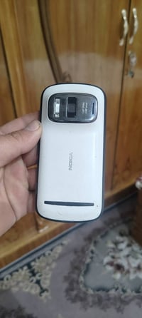 نوكيا ٨٠٨ • يحتاج بطاريه • مع التوصيل