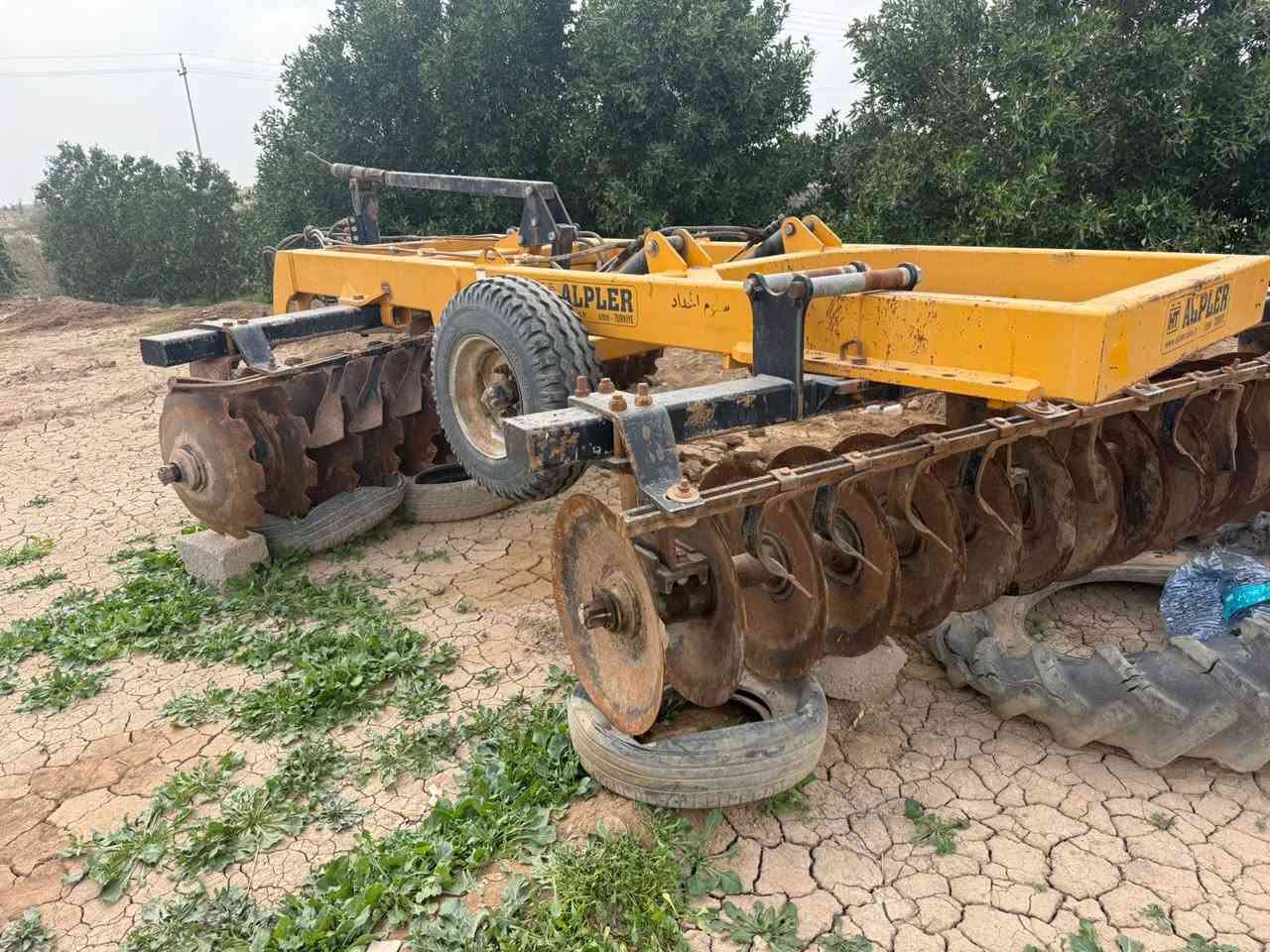 دسك للبيع حجم 28 البير باب الاول دبل جك دسك شادله صوج جدد ماكاربات غير ل400 دونم سعر 10 مليون ونص بي مجال عنوان العماره ناحية سيداحمد الرفاعي  ***********
