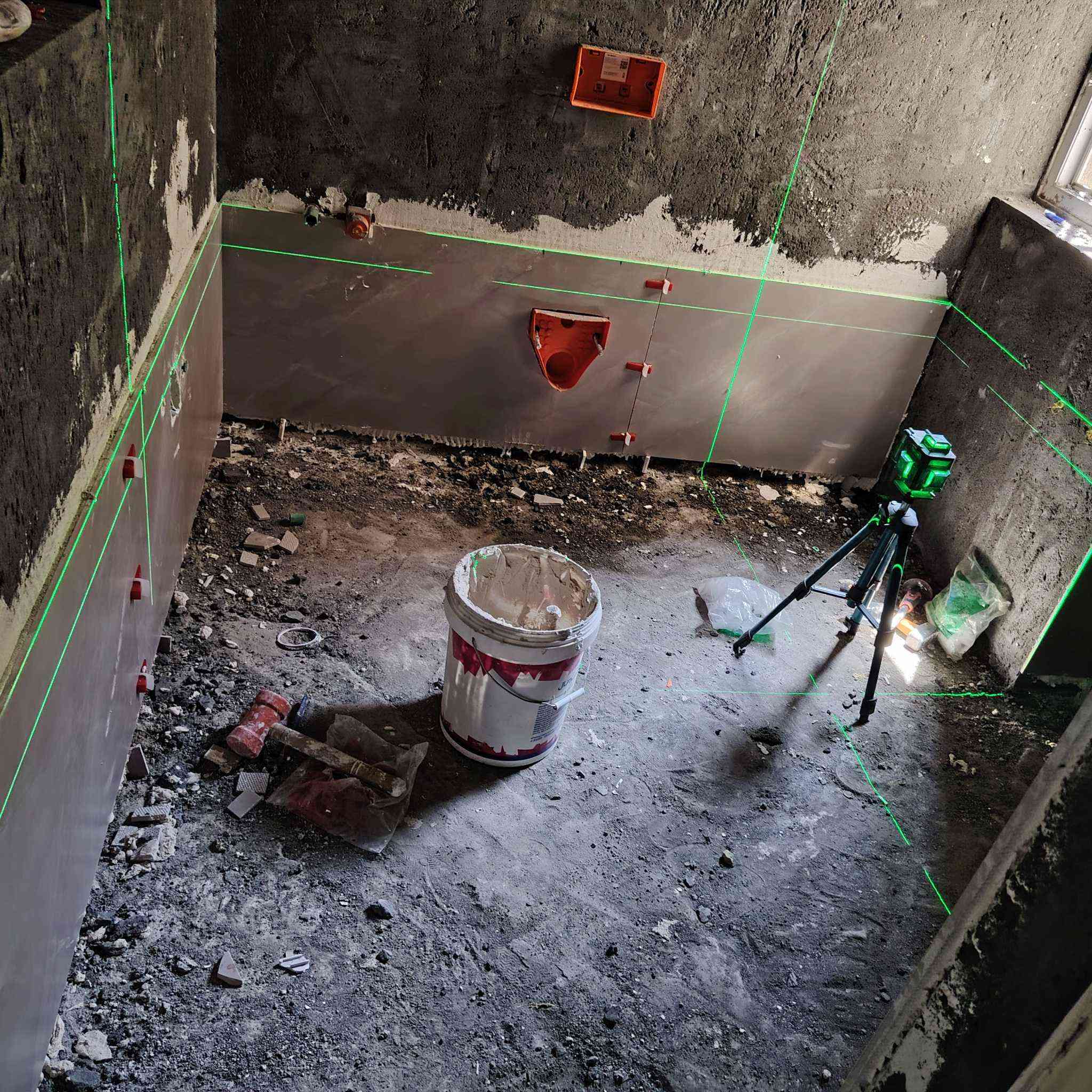 السلام عليكم محمد خلفا سيراميك جدران وارضيه وكاشي بورسلين مصري ومعي كادر متفرغ حاليا شغل درجة اولى ***********
