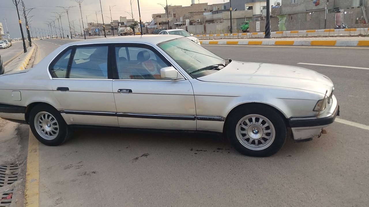 السلام عليكم اخوان عدنه هاي السيارا بي ام حجم 735 اصل سياره محور 8 سلندر سياره كير  محرك شرط السعر 30 بي مجال مكان موصل 🫡 ***********
