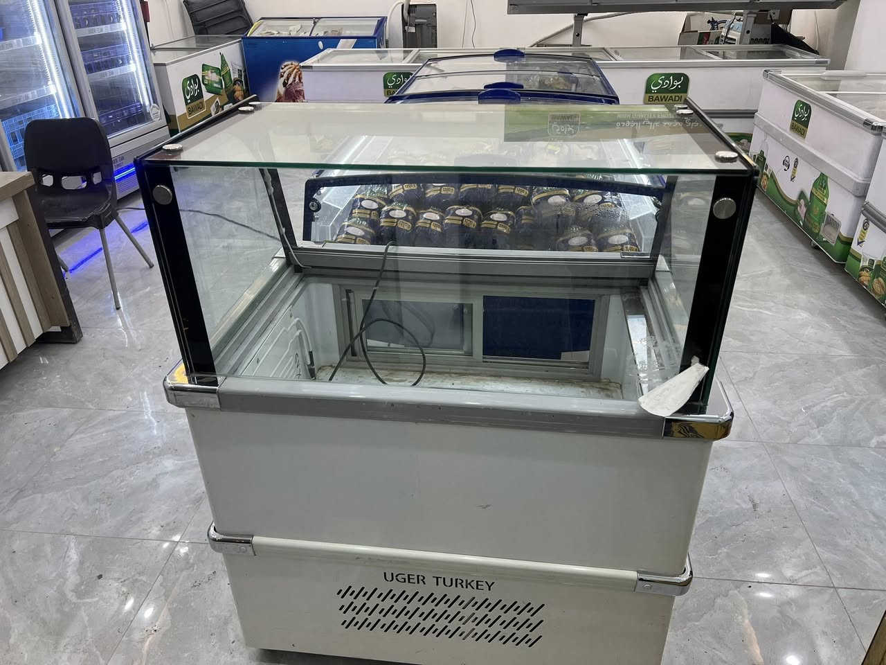 السلام عليكم براد مقبلات للبيع مستعمل قليل جداً نضيف وملحقاته كاملة للاستفسار ***********
