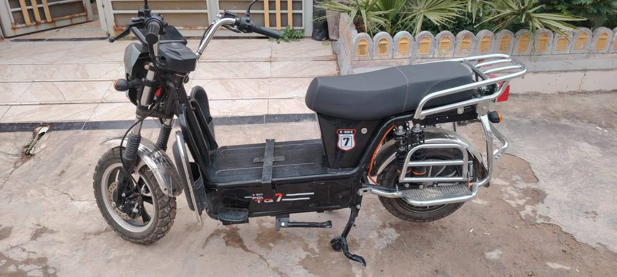 سلام عليكم دراجة شحن ست بطاريات صالهة 15يوم من مطلعهة من الوكيل جديدة شراي هاذ رقم راعيهة وتدلل‏‪0774 840 5313‬‏
