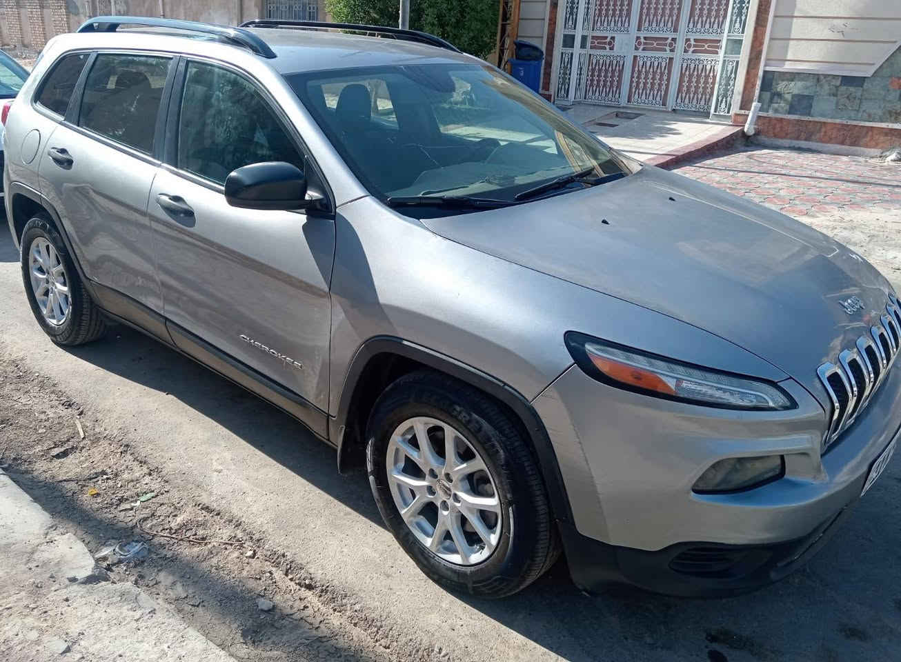 جيب بزون ٢٠١٦ محرك 4 سلندر 2400 نص فول
رقم بغداد بأسمي حادث بسيط  نقصها فقط حداديه نص عمر 
مكاني ميسان العماره 
السعر 120 وبيه مجال 
***********
