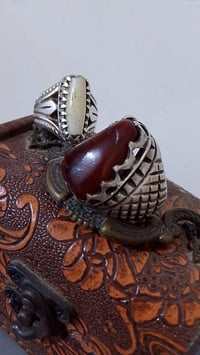 عشاق الدلو • أحمر غامق • مصاغ يدوي