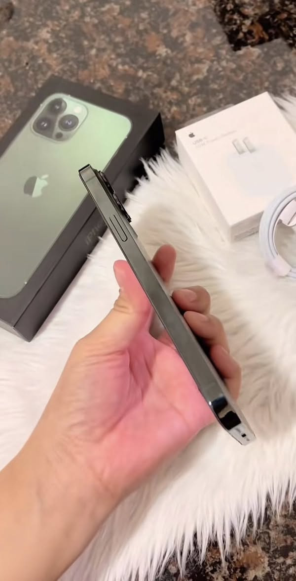 سلام عليكم جهاز 13 برو ماكس للبيع🔥✅
لون مميز لون زيتوني جهاز فول نضافه شخط مابي
كامل ملحقات (ذاكره 512 )بطاريه 79 امريكي 
السعر 825 وبي مجال مكاني كوت
للاسفسار ***********
