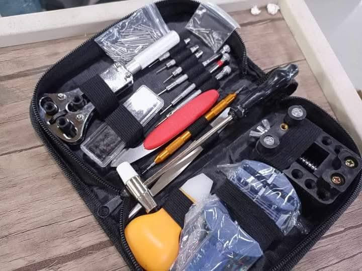 ادوات متكامل من عدة تصليح ساعات 19 قطعة كما موضحة في صور جودة جيد جدا 
سعر: 15 الف


**إذا كنت صاحب هذا الإعلان وتريد حذفه لأي سبب، رجاءا أرسل رسالة إلى الدعم الفني**