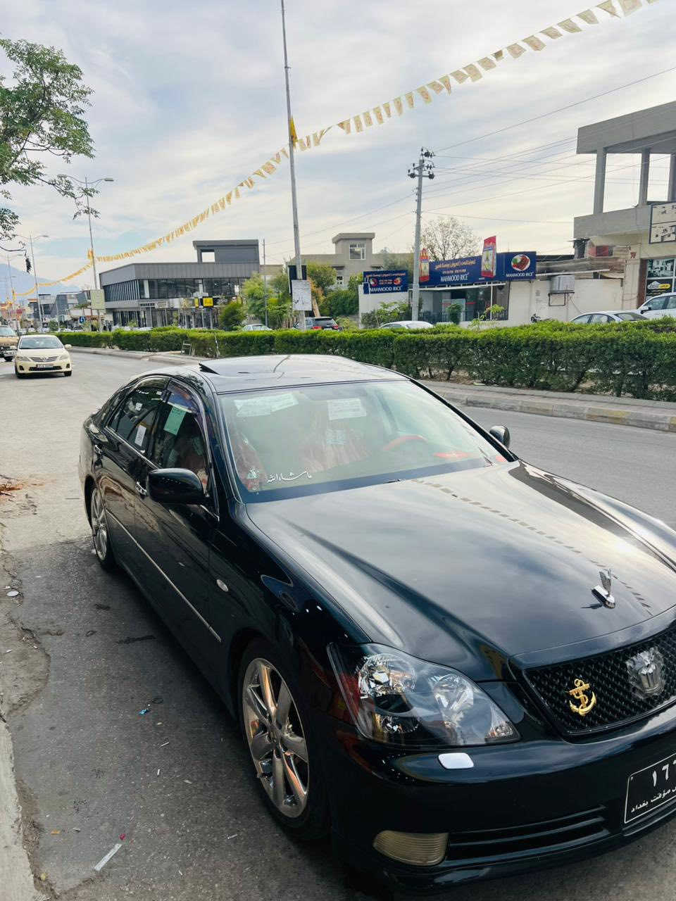 شاهانە ساخ 
کەڤەرو شاسیو بویاخ بەشەرت
جوار دوکمەی مەکینە ١٨٠
سلایت 
***********
