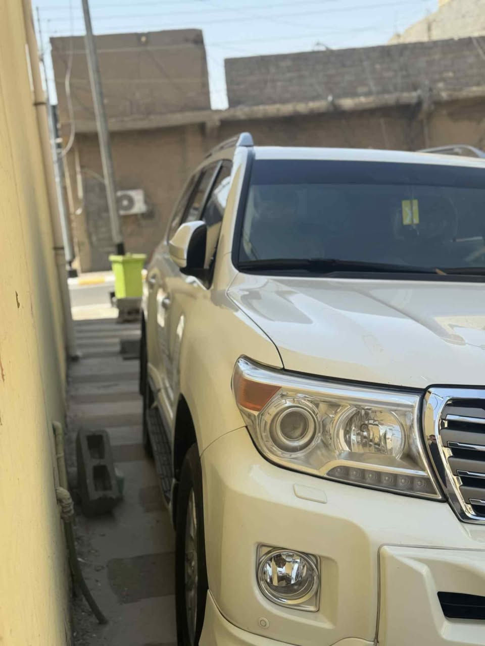 السلام عليكم لاندكروز 2014 
اصلي باب اول
فول مواصفات لكزز معروفه الجناي يعرف مواصفات 
ماشيه 160الف  
تبريد كشنات
خزن ميموري كشنات 
سلايد
5 بصمات
4 كامرات محيطيه 
3 شاشات بلاديه من الوكالة
الصندوق كهرباء
جلد +كراسي 2 كهرباء 
طفايه من شركة 
مكان السياره لأنبار 
لاستفسار 
***********
***********
