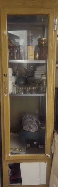 دولاب • بها مفتاح