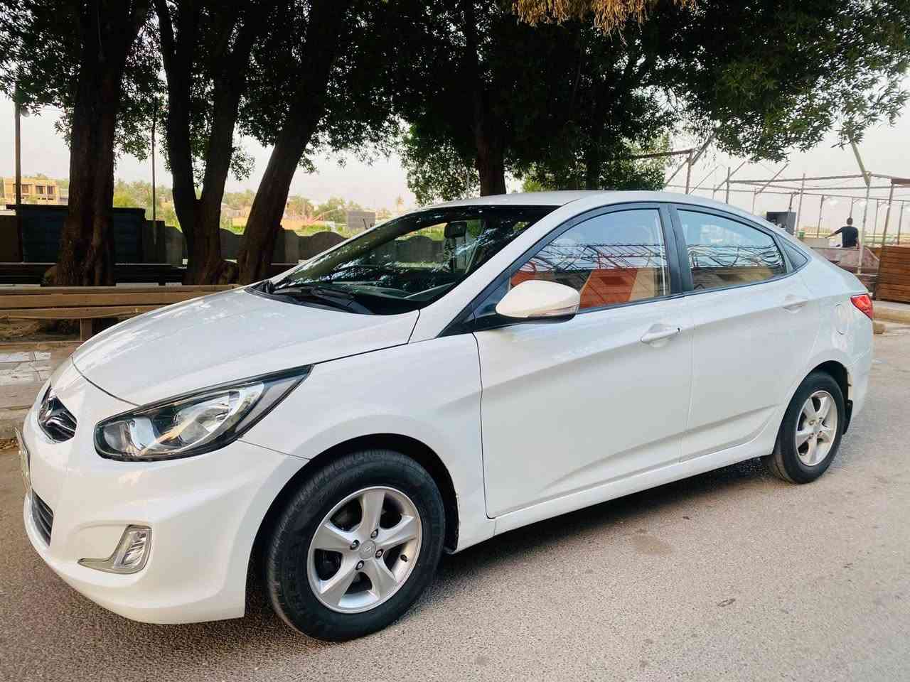 اكسنت خليجي 2013. رقم بغداد سنويه وهزه ورقم انكليزي بااسمي مكينه حجم 1600. سياره نظيفه وجاهزه وناعمه جدا بالمشي السعر 93. بيها مجال ***********. كير محرك تبريد بحاله ممتازه صدر خلفي امامي جديد تخم تاير بطاريه  ارضيه تغليف جلد دوشمه نظيفه سياره جاهزه اخوان بدون حادث بيها قطعتين فقط مكاني بغداد
