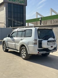 باجيرو 2014 حبتور فول للأخير  قطعتين صبغ فقط  جاهزه بدون نقص  رقم سليم...