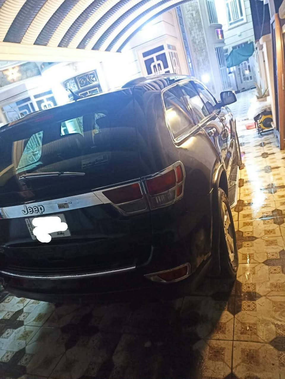 السلام عليكم 
جيب خليجي موديل 2012 فول مواصفات لون اسود ملكي تشغيل عن بعد فور ويل كشنات جلد كاعيات جلد سيارة كلش حلوه قطرة صبغ مابيه رقم بغداد باسمي مكان السيارة فلوجه رقم اصاخب السيارة  *********** بيع او مراوس باحدث وآنطي فرق
