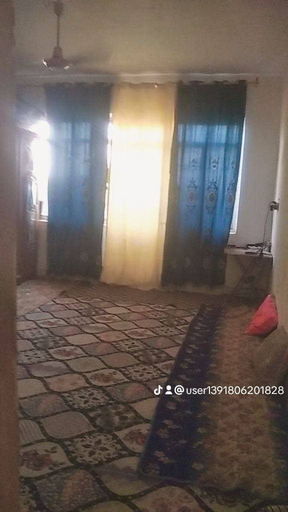 بيت للبيع المساحه 200 متكون من غرفتين وصاله ومطبخ واستقبال وحمام صحيات الموقع حي  بابل مهدي عاكول يم الطاقه الكهربائيه السعر خاص البيت كلش حلو ومرتب حتلو مراوس بيت الاستفسار عن الرقم ‏‪0788 705 5132‬‏
