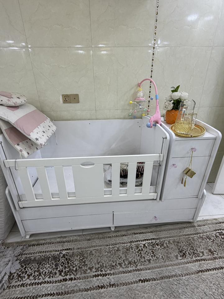 غرفه طفل 3 قطع سرير و دولاب و كنتور السعر 650 الف مكاني كربلاء ***********
