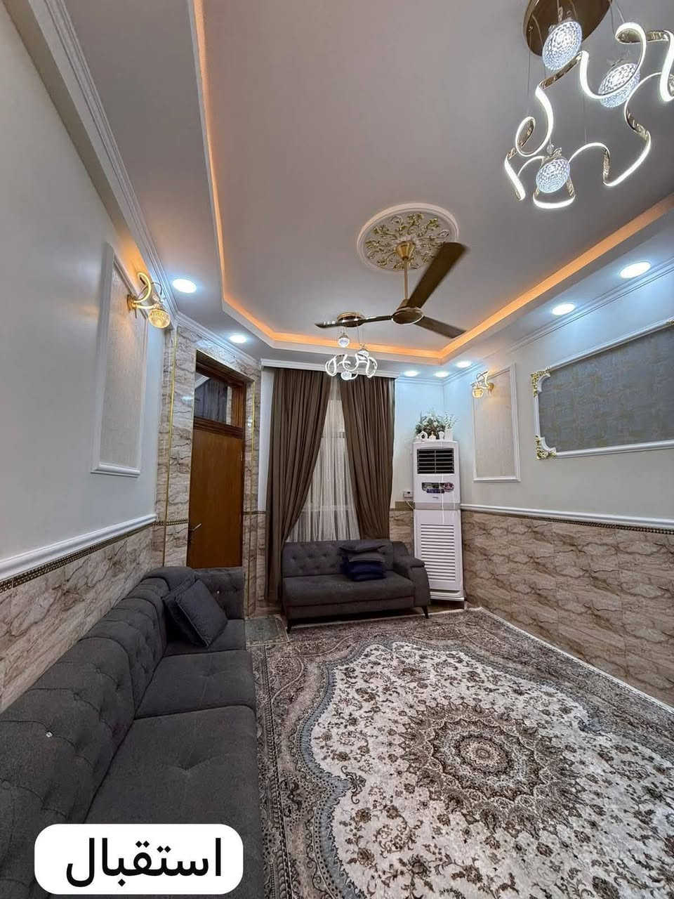 *🏡 بيت للبيع - بناء حديث 2021 - شارع المغرب*

*📍 الموقع المميز*:  
بغداد | شارع المغرب | داخل فرع مستشفى المؤيد الأهلي  
محلة 304 | داخل قيصيرية  مقرنص
*📐 المواصفات*:  
*المساحة*: 70م² | *الواجهة*: 7 اله ربع 
 البيت مدخلين 
3 طوابق + سويت + سطح 
*البناء*: نهاية 2021 | تشطيب حديث
*🏠 التقسيم*:
*الأرضي* ➡️ مطبخ + استقبال + صالة صغيرة + صحيات داخلية وخارجية + ترك داخلي  
*الثاني* ➡️ 1غرفة نوم كبيره   + 1 غرفة صغيرة + صحيات + بلكونة  
*الطابق الثالث  ➡️ 1 غرفة نوم كبيره  + 1 غرفة صغيرة + صحيات + بلكونة  
*السطح* ➡️ غرفة سويت كبيرة + سطح كامل

*💡 مميزات*: مدخلين، تهوية ممتازة، موقع حيوي قريب مستشفى + خدمات

*📞 للاستفسار والاتصال للجادين 
او مراوس بيت حصرا الجزيره السياحيه 
رقم الهاتف ***********
