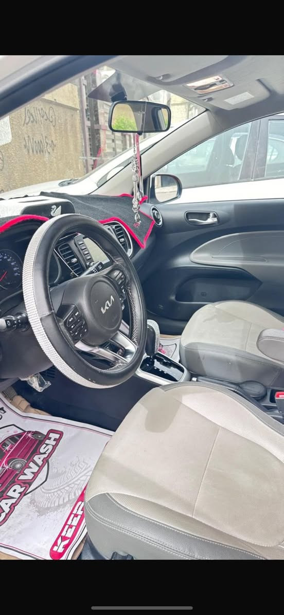 السلام عليكم كيا بيكاس للبيع موديل 2023 فول سلايد وشاشا وكاميرا ولد وباقي المواصفات معروفة رقم اربيل الجديد باسمنا تحب تحويل تحب وكالة ماشية 25 الف كيلو متر خليجي بدون صبغ بدون حادث  السيارة بحالة الوكالة اخت الزيرو ب 118 ورقة وبية مجال للاسفسار *********** العنوان الغزالية

