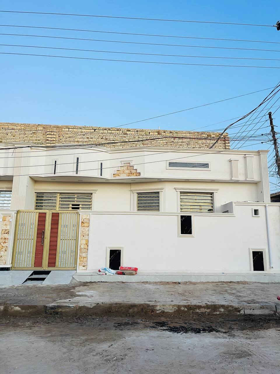 الدار للبيع في ابو رمانه الطرق قرب مدرسه علي الاكبر على شارع 20 ركن بناء حديث المساحة 100 مربع السعر 105 الاستفسار على الرقم ***********
