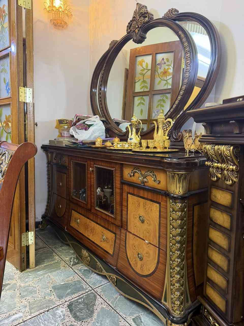 ميز صاج اصلي ماليزي مع كراسي عدد ستة مع ملحق قطعتين ميز جام خانه
السعر مليون دينار قفل🛑
تواصل واتساب او اتصال 
***********
