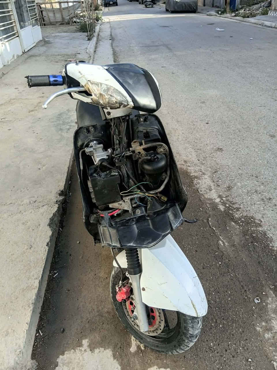 سكنز فحل شرط الشغل نكره سلف بدون نضوح ولا تبخير دراجه مكينه ممفتوحه ابد بس بيها صوت بالكلج بدون كفرات سعر 500 مكاني حسينيه الراشديه خدمات مسقط قرب حسينيه الزهراء ***********واذا اكو مراوس حسب القناعه
