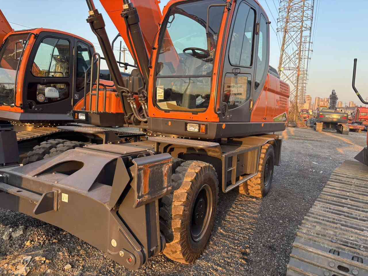 The brand-new Diwanlun excavator is now available for pre-order!
WhatsApp WeChat+8615720160838
#DOOSAN#DEVELON #excavator


**إذا كنت صاحب هذا الإعلان وتريد حذفه لأي سبب، رجاءا أرسل رسالة إلى الدعم الفني**