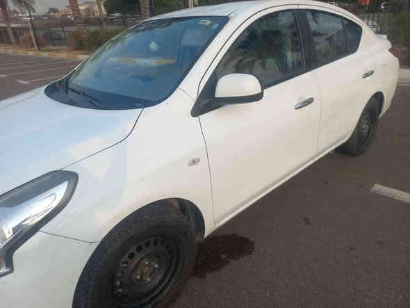 السلام عليكم
نيسان سني الهندي ابو الابليته زركه 
موديل ٢١
ماشيه  ١٠٤
سياره مابيه اي صبغ فقط طخه باب خلف السايق او بقبغ الجنطه رصعات اثنين جاملغ الخلفي 
السنوية والهزه بعدهن ممنتهيات 
سعر ١١٦
مكان السياره البياع 
***********
