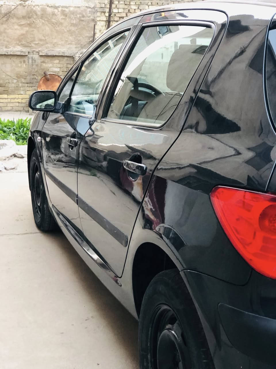 السلام عليكم بيجو فرنسي2006 السياره جديده وجاهزه ماعوزها شي مصبوغه جديد كير محرك حداديه تبريد كهربائيات شاشه تاب السعر68وبيها مجال تعال كلب وشوف وسهله لتخابرني وتكلي شكد بيها مجال العنوان كراده ساحه الواثق ***********
