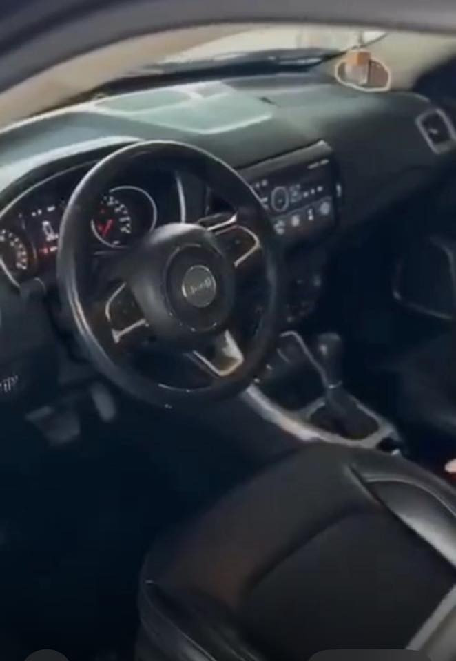 للبيع جيب كومباس فئة لاتيتيود
Jeep Compass Lattitude 
موديل 2020 
مكينة 2400 
رقم بابل 
ماشية   72 الف كيلومتر قابل للزيادة
مواصفات ...
شاشة كبيرة 
كامرة خلفية 
تحكم ستيرن 
تبريد قطعتين  
بصمة تشغيل 
سايد بريك كهربائي 
مانع انزلاق  
سلايد روف  
اوتو ستوب  

 السعر   135 
مكان السيارة حلة     
الاستفسار الاتصال ع رقم  ***********
