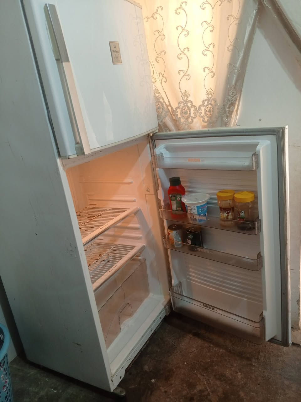 السلام عليكم ثلاجه نضافته فول تجميده هم كذالك بس الجوه مو ذيج البروده  السعر  175 مستعجل على بيعتها مكانه الكرمه قرب سيطره الاقواس متابع التعاليق اي استفسار خاص مفتوح


**إذا كنت صاحب هذا الإعلان وتريد حذفه لأي سبب، رجاءا أرسل رسالة إلى الدعم الفني**