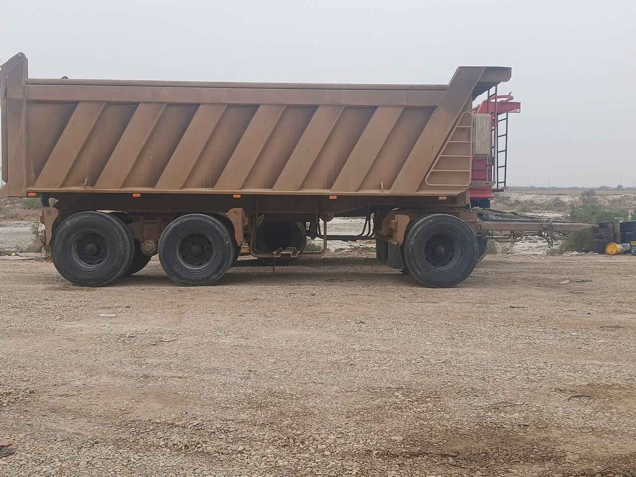 مقطوره للبيع تفصال العماره طول ٧٤٠ شاصي ١٦ ربطه ١٦ سربنك ناعم دناكير ١٦جك سكسين تخم تاير مقطوره جديده مكانه العماره 
***********
***********
