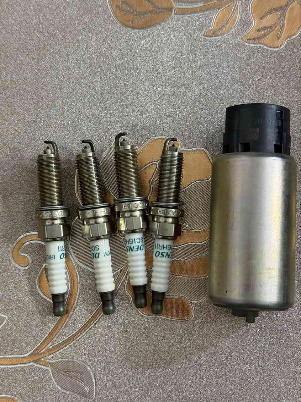 السلام عليكم للبيع غراض راف فور قطع اصلية 
بلكات دينسو الاصلية شركة المؤسسة جبتهن واستعملتهن اسبوعين وطلع سبب مو منهن السعر 50 الف قفل
فيت بم اصلي اخو الجديد وكالة ابو الباركودات 3 خطوط السعر 75 الف قفل
عنواني بغداد / سبع ابكار
للتواصل *********** بغداد, العراق
