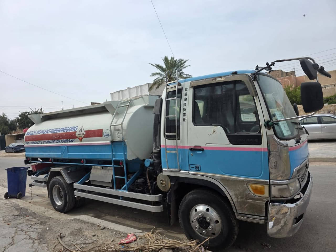 هينو أنكر ابو الشفه
موديل 2001 سوبر
جي بي اس
شهاده سلامه 7500 قبق 8100 تخم تاير عمليه سحب ودفع ياباني 
بكره ماطور 
*********** ابو علي
