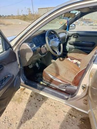 كورلا 93 بغداد  تحويل ثاني يوم السيار بس الباب واضح بالصورة الباقي ابل...