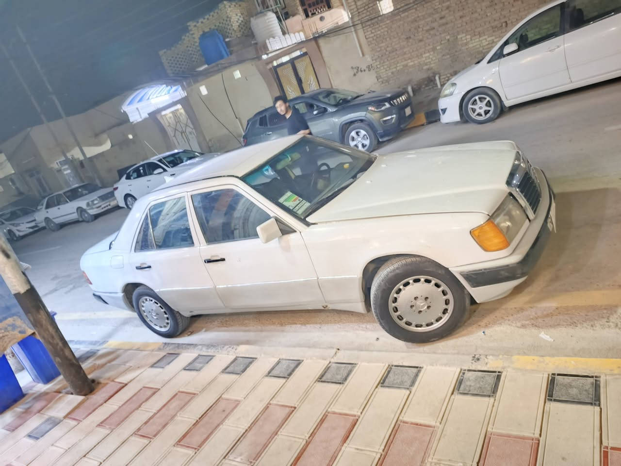 سلام عليكم مارسدس دب للبيع مديل 90 مكينه كير ثنين ونص ديلكو حداديه تايرات جديد خرفه نضيفه سنويه 24 سياره ما بيها ضربه برانكيت ما بي لحيم مكان ناصرية سعر 39 وبيها مجال ***********
