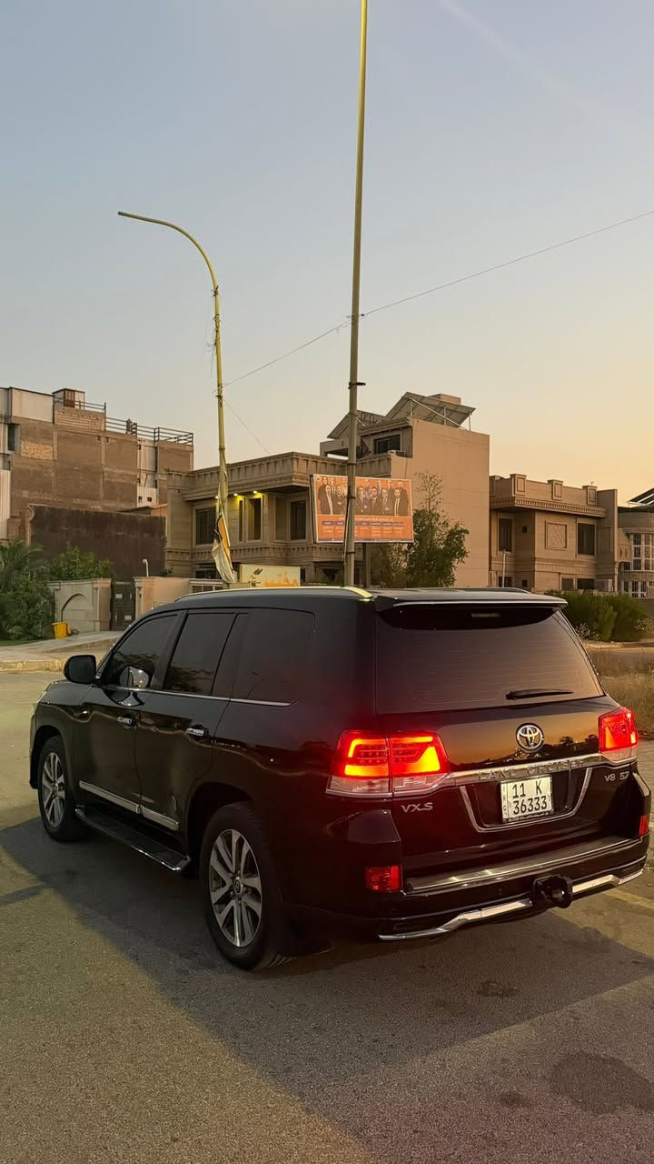 بسم الله الرحمن الرحيم 🧿
مناسبببب جدا

land crusier  2019 
v8 5.7  vx.s
‎ماشية120 الف كم حقيقي
‎لاندكروز VX.S 
‎موديل. 2019
داخل قرميدي ورقم مميز  📦 
ملاحظة السياره بيها  باب الصندوق الاسفل فقط يعني مو الصندوق كامل فقط الباب الاسفل بدون تبديل بدون دواخل شرط السياره بارد مابيه كفاله عامه الباقي شرط سونار عندي موجود 

‎فول مواصفات 1/1
‎السيارة مواصفات اللكزس 
‎1-جوبلس تصعد وتنزل 
‎2- 5 كامرات 
‎3- تدفئة وتبريد كشنات 
‎4- كشن ديزاين و كوشن سايق خزن ميموري 3 وضعيات 
‎5-شاحن لاسلكي 
‎6- نضام ترحيب عند الاقتراب 
‎7- دبل ماوس 
‎8- شاشة تحكم لكزس 
‎9- شاشات عدد 3 
‎10-تشغيل عن بعد 
‎11- كراسي كهرباء 
‎12- مكينة V8 /5.7
‎13-زراك لايت 
‎14- 5 بصمة ابواب 
‎15- سيستم صوت لكزس 
‎16- رادرات امامي + جانبي 
‎17- ستيرن صاج 
‎18- 8 ايرباك
‎19- فور ويل 
‎20- حساسات امامي خلفي 
‎21-ماشي 82
‎22- نضام ايكو تقليل صرفية 
‎23-ثلاجة 
‎مواصفات VX.S معروفة ما يحتاج اذكر لبقية 
‎سعر 510 وبيها مجاال🖤
***********
