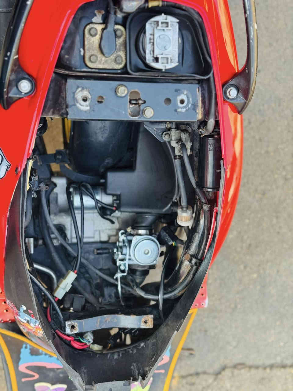 السلام عليكم شباب دراجة ماكس عدلة للبيع لدراجة كدام عينكم النظافة 99% دراجة تخبل نكرة سلف بكل وقت دراجة جديدة كلشي بيها جديد جيب فيتر وتعال افحص دراجة حلوه ونظيفه شرط شلعه ومعدل وبيها تزويد خارجي صالنصه FM رياضي بيها يدات سكليتر  رياضي بيها وياله رياضي كلجات رياضي ولمكينة شوف عينكم نضيفة وحلوه وناعمة للاستفسار خاص او هذه رقمي الي يحب يتصل *********** مكاني بغداد الدورة
