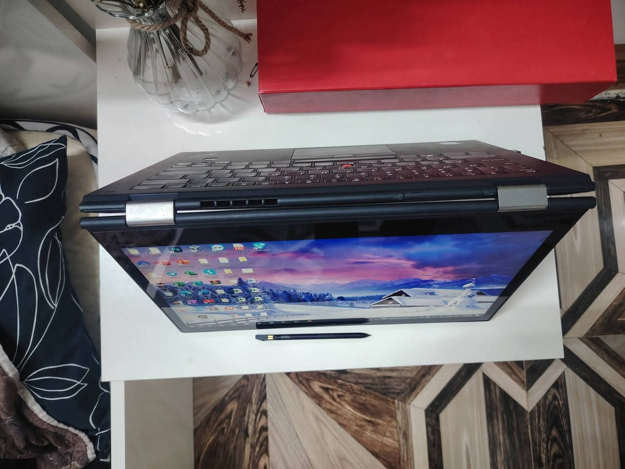 المودیل: Lenovo ThinkPad X1 Yoga الفئة: 1-Business /2-in
حجم 14 إنچ 
شاشة لمس متعددة النقاط 
(Laptop / Tablet / Tent / Stand)  360 درجة تدور· 
تدعم القلم للرسم والملاحظات 
القلم: قلم لمس مدمج داخل الجهاز 
المواصفات الكاملة: 
  المعالج: Intel Core i7-7600U (الجيل السابع) 
 السرعة: حتى (3.9GHz (Turbo Bost 
16GB DDR4 (Dual Channel) :(RAM)  
  التخزين: 512GB SSD NVMe Samsung (سريع جدا) 
 کرت الشاشة: 620 Intel HD Graphics 
 النظام: Windows 10 Pro أصلي - b4bit 
 المعمارية: x64 
  اللمس: دعم لمس 10 نقل 
 الهیکل: متین وخفيف (سلسلة ThinkPad الاحترافية)
الشحن : Type C
الجهاز كلش نظيف وشرط الفحص
السعر 450 الف
مكاني كركوك رقمي ***********
