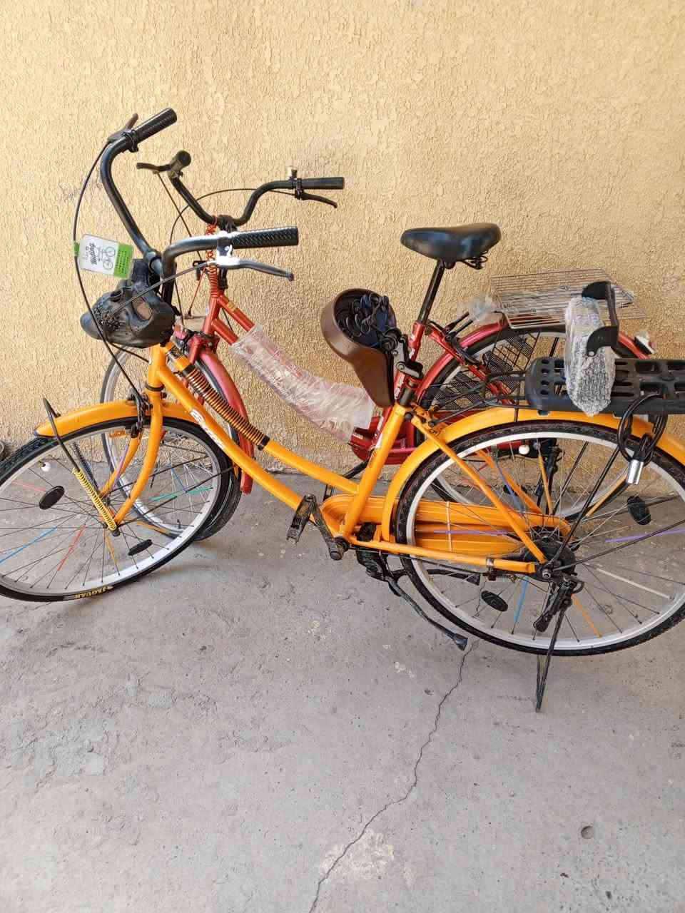 السلام عليكم ورحمه الله وبركاته عندي بايسكلات حجم 26 ثنينهن للبيع السعر 190 ألف لسكن بغداد ***********
