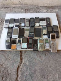 عندي موبايلات قديمه بيهن شغلات اوبيهن عاطلات ابيع شلع العدد 28 السعر 1...