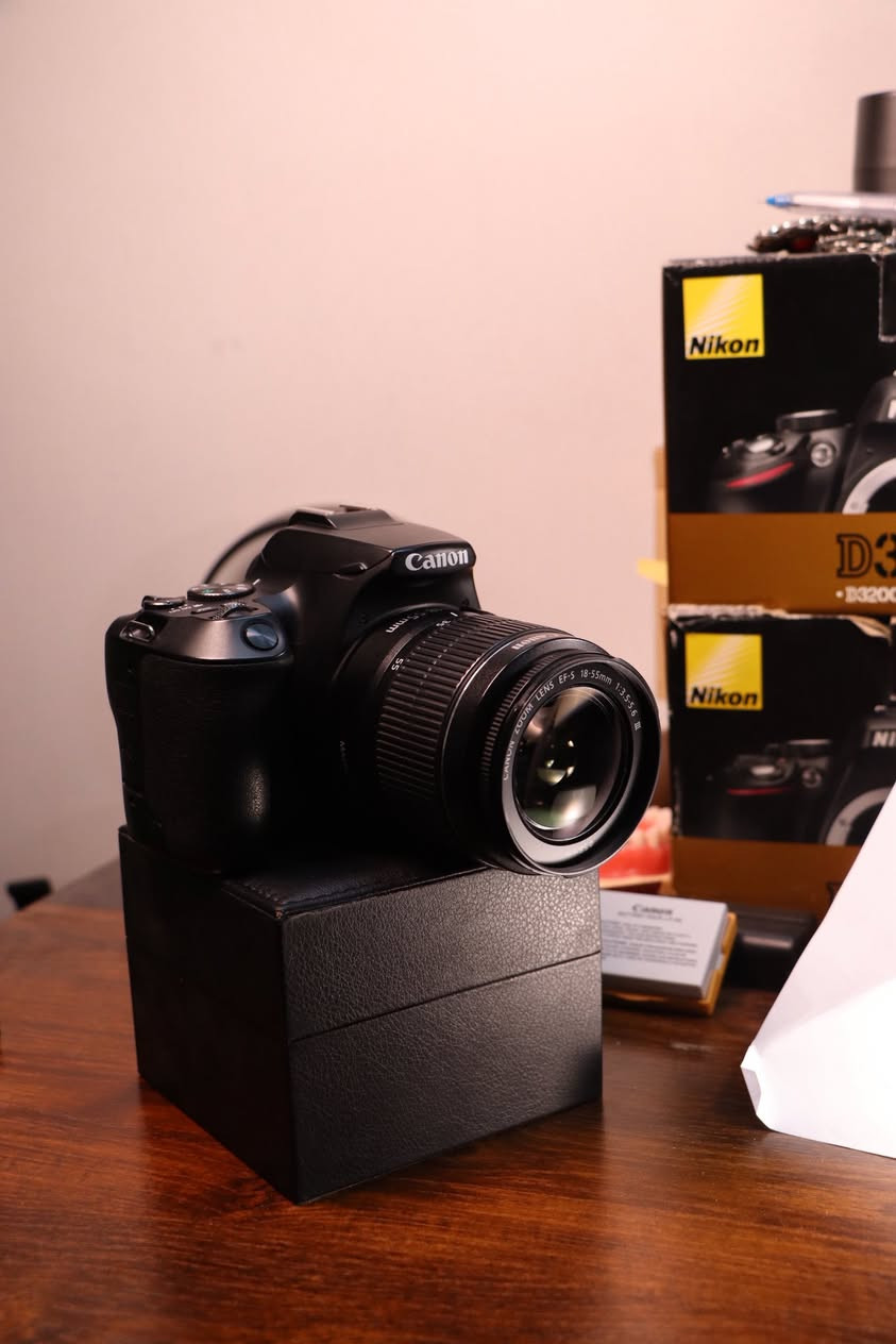 للبيع كامرا كانون 250D شاشة لمس قلاب 4K تصوير +wifi+ بلوتوث
سرعه ودقه وسلاسه فولل
نضافه 100%   
ملحقات 
عدسه 18-55
شاحنه
بطاريه 
حزام
السعر 600 الف وبي مجال 
مكان بغداد البنوك 
لايوجد توصيل


**إذا كنت صاحب هذا الإعلان وتريد حذفه لأي سبب، رجاءا أرسل رسالة إلى الدعم الفني**