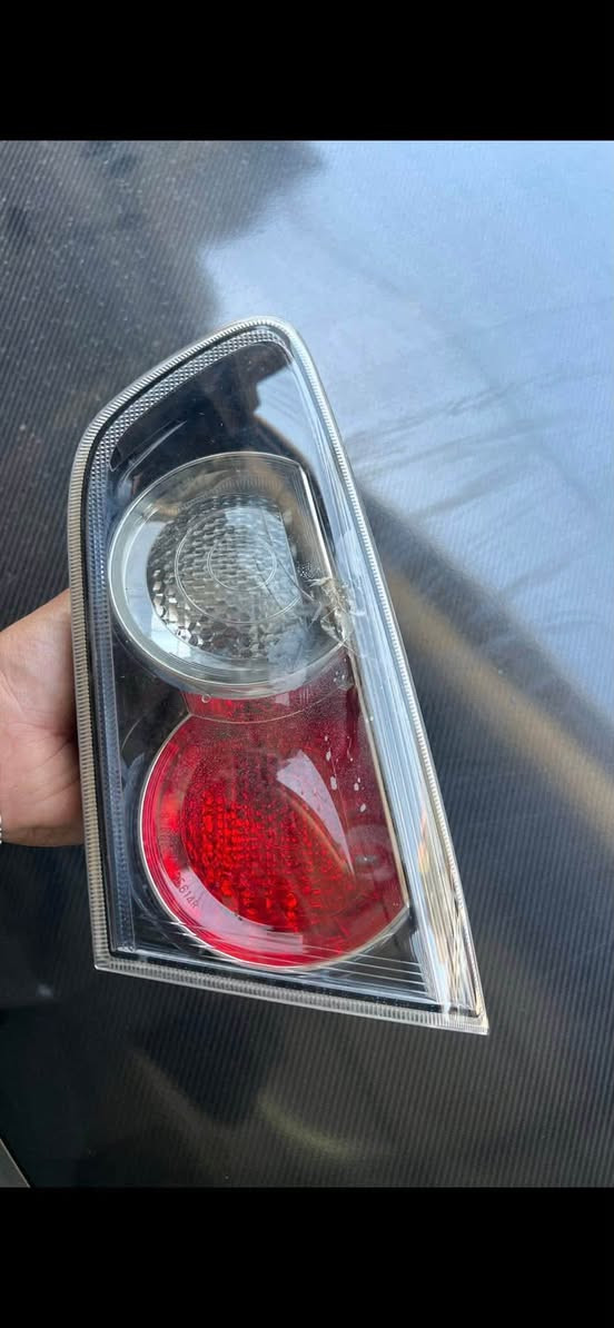 بەگلایتی دواوە ٢ تاکی لای سەکن تاکی ٢٠ هەزار خوار هەموو بازار
ئەو تاکە کەمی شکاوە چاکراوە بە ١٥ هەزارە 

 سوکان بیلادی ٨٠ هەزار 

کەفەری ئایپاد کەمباز تاقم وایەر بەردەستە
دکتی تەبردید تاکی بە ١٥هەزار وەجبەی کۆنە تازە بی گرانترە
 دەسکی سنوق ٨ هەزار 
لەزگەی سەرە دۆسە ٥ هەزار 
شەمسی جامەکان ١٥ هەزار
هۆکی بیلادی ١٥ هەزار بیلادی
یەک سەرداشبولی لانسەری قرش  ژیر لاستکیشم ماوە 
گەیاندن بەردەستە
***********
توصيل موجود
