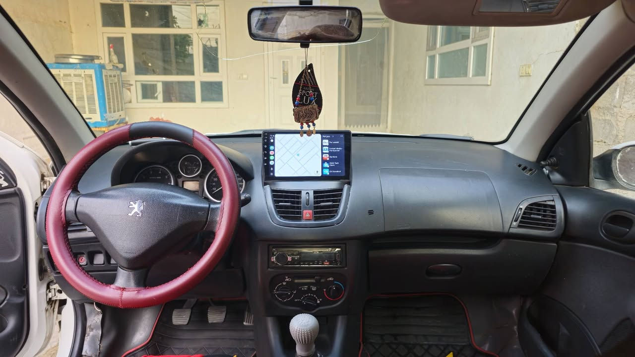 سڵاوتان لێبیت
بیجۆ ٢.٦+ پلاس ٢٠١٣ 
سەنەوی پلاستیک ئەسڵی
هەموو گیانی مەزبوتە تندووتۆڵ کراوەتەوە 
بەس ساردی نوقسانی هەیە 
گەرمی مەزبوت 
٢ جام کارەبا 
مەکینەی تۆزێ بوخاری هەیە 
زەختی لێ نەکەیت ٢ ساڵی تریش کێشەیی نیە
پاک و بێ مەسرەفە سەیارەکە 
هی دەستی خۆمە بۆ مەلیکە ئەیفرۆشم 
یاعنی مەعرەزچی نیم 
نرخی ٣٣ وەرەقە
گۆڕینەوەش ئەکەم بە مەلیکە 
شوێن سلێمانی
***********
