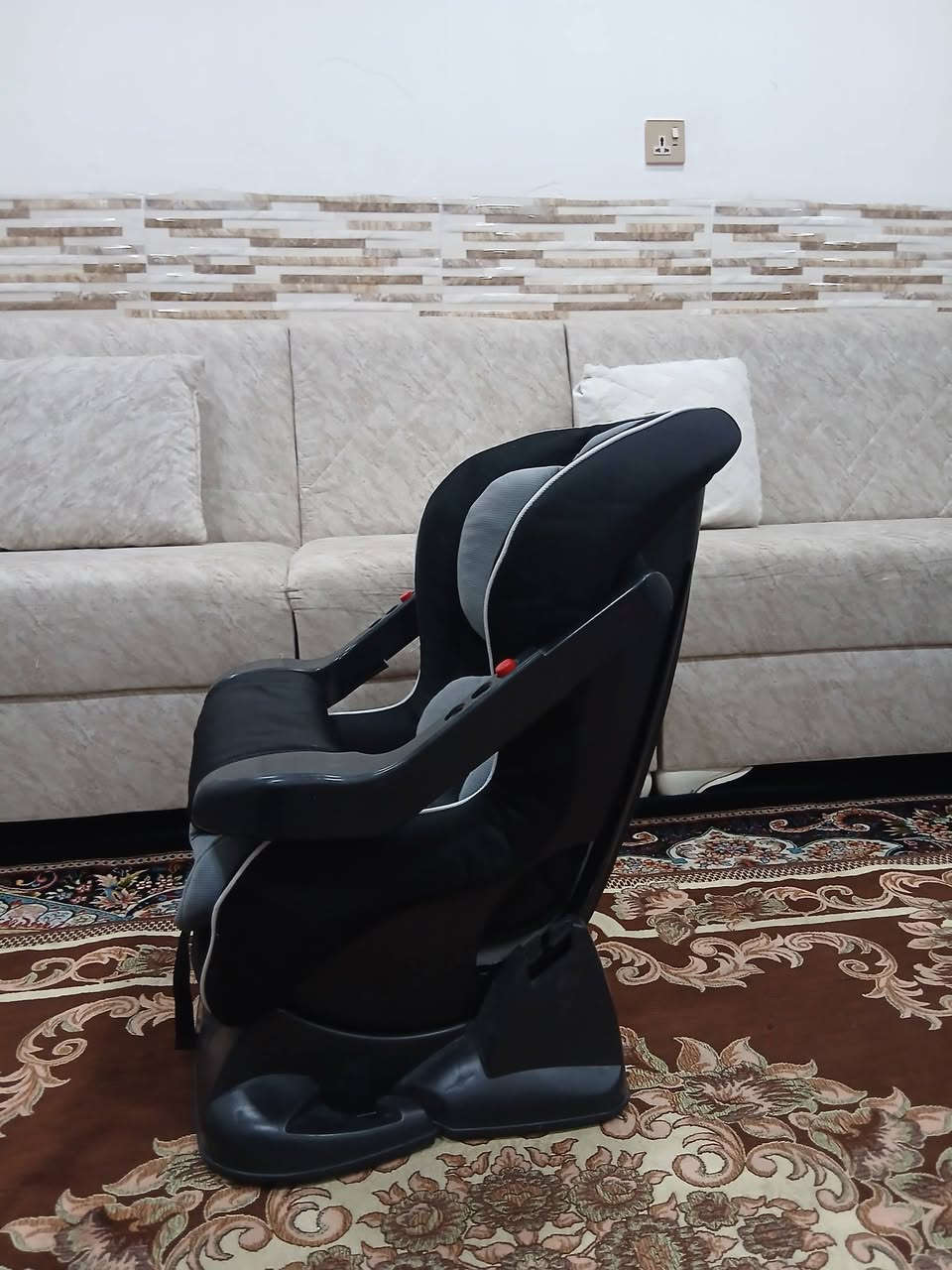کورسی ناوسەیارە بۆ مناڵ مارۆکەی Bravo ، زۆر تازە و بێعەیبە ، تایمی خەوی هەیە ، ، قایشی بەستنەوەی مەزبوتە ، لە تەمەنی چوار مانگی بۆی ئەبێ تا 6 ساڵی 
سعریشی زۆر گونجاوە قفڵی 35 هەزارە بێمعامەلە
سلێمانی ، گەیاندن هەیە***********
