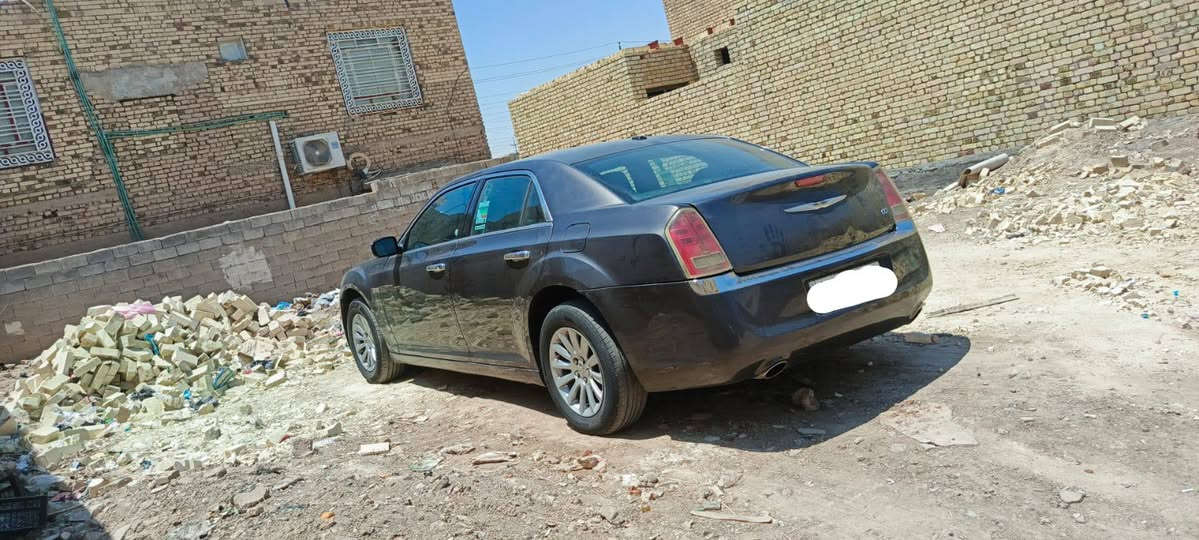 السلام عليكم 
اوباما 2013
السياره بيها جاملغ خلفي مدگوك علبارد بعده مامصلح 
السياره بسمنه ارقام انگليزي سنويه جديده رقم بغداد 
السعر 145 بيها مجال 
***********
