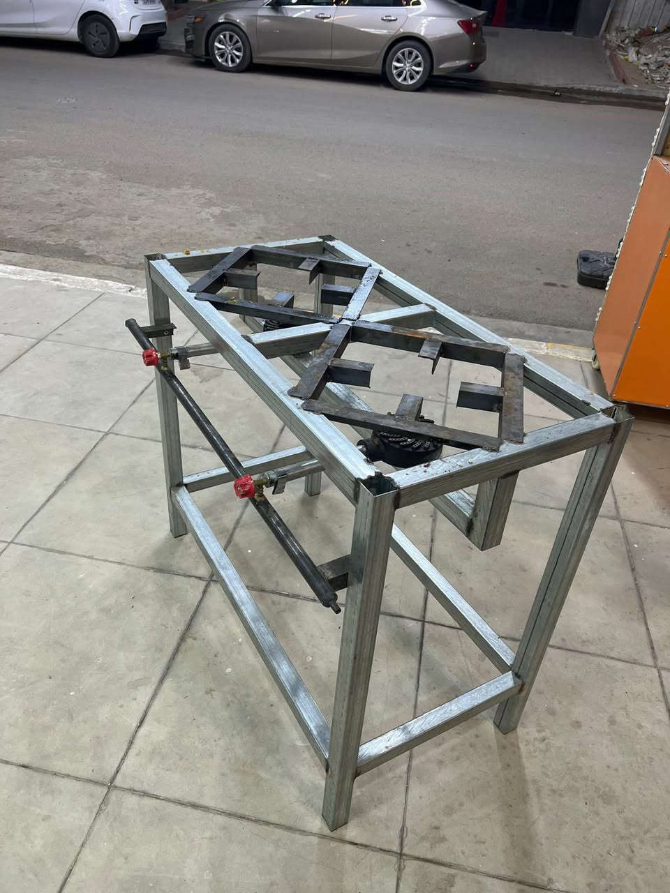 ميز ستيل عدد ٢ واحد متر واحد مترتين
شوايه دجاج ستيل 
عربانه حب وجبس وشاميه
حمايه اكل ٤خانات
صباخ عدد ٢واحد دبل عين وثاني ثلاثي
جدوره عدد ٤ اصلي
شوايه كص ستيل 
كل الغراض اصلي وستيل
***********
