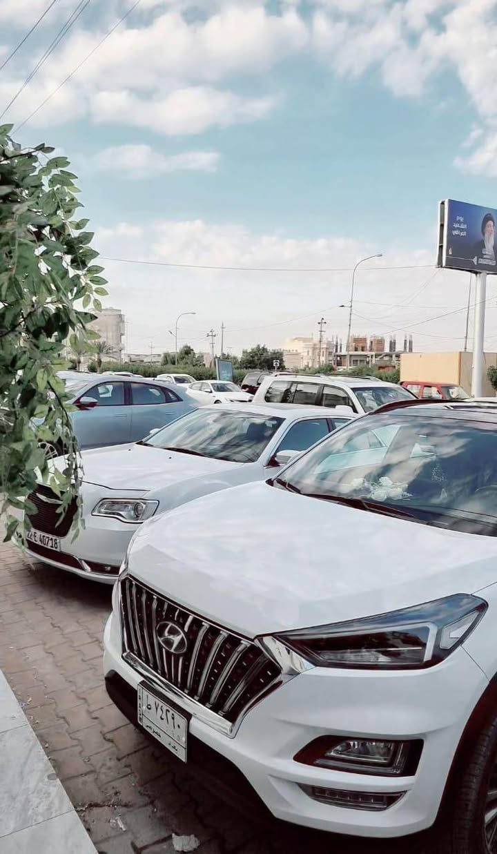 السلام عليكم اخوان
---------------

 -  للبيع هونداي توكسان خليجي كفاله من صبغ وضربه 

موديل 2020 لون ابيض ثلجي

 -  رقم بغداد مشروع وطني  تحويل مباشر

 - فول مواصفات 1/1
سياره جديده ونظيفه استخدام بسيط

 -  عدا رصعه صغيره قرب الباب الخلفي 

وتكحيل كارت  صغير جدآ وخفيف
 في الدعاميه الخلفية 

 - ماشيه   48 K
 قابله للزياده 

المواصفات
----------
- شباك لكزز

. الايت 5 عدسات زنون بلادي

.  لد  نهاري  ليلي 

.  دبل كشاف

.  بصمه

. فتحه سقف بانوراما

. يدات نيكل بلاد

. حساسات خلفيه

 . كامرات عدد 2
   أماميه  وخلفيه

.  قطعتين تبريد 

. الدواخل صاج و عسلي

. كشنات قرميدي  بقلاوة

.  شاشه كبيره 

 . سايد بريك بالرجل / كوري

.  شحن لاسلكي 

 .  تبريد  بالجكمجه

.  أشاير بالمري 
 
.  المقاعد الأماميه
 كهرباء

.  دبل ايرباك

.  مكينه 2000 دوش
   الاقتصادي

السعر 215 
وبيها مجال بسيط للطيبين

مكاني في البصرة

للأستفسار : ***********
