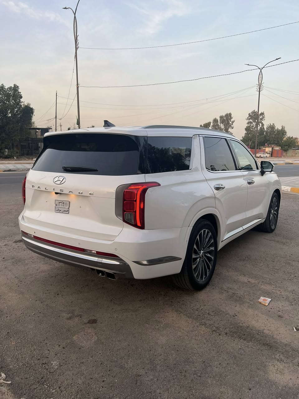 السلام عليكم 
بلسايد 2024 كالكرافي للبيع 
السعر —-238 ورقه قفل  بدون رقم تترقم جميع محافظات العراق .
السيارة فول مواصفات أعلى فئة بالبلسايد 
داخل ابيض ملكي 
ماشية 12 mi
رادارات 
فتحتين سقف
كشنات تدفئة وتبريد ومساج 
كشنات منفصل 
٣ قطع تبريد 
عداد دجتل
٥ كامرات 
سستم صوت هارمن كاردن 
قيادة شبه ذاتي 
بردات خلفية
جنطة كهرباء 
-الحادث صبغ جاملغات امامي وخلفي 
صور الحادث مراسله واتساب 
للاستفسار 
***********

