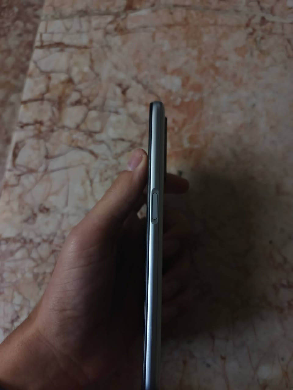 جهاز ريلمي 6 العادي مستخدم 
كامل ملحقاته الشاحنة والكارتونة مالته 
ذاكرة 128
رامم 8
وهاي حالته مثل ما بالصور
سعره 150 وبيه مجال مجال شوية 
واتساب ***********
