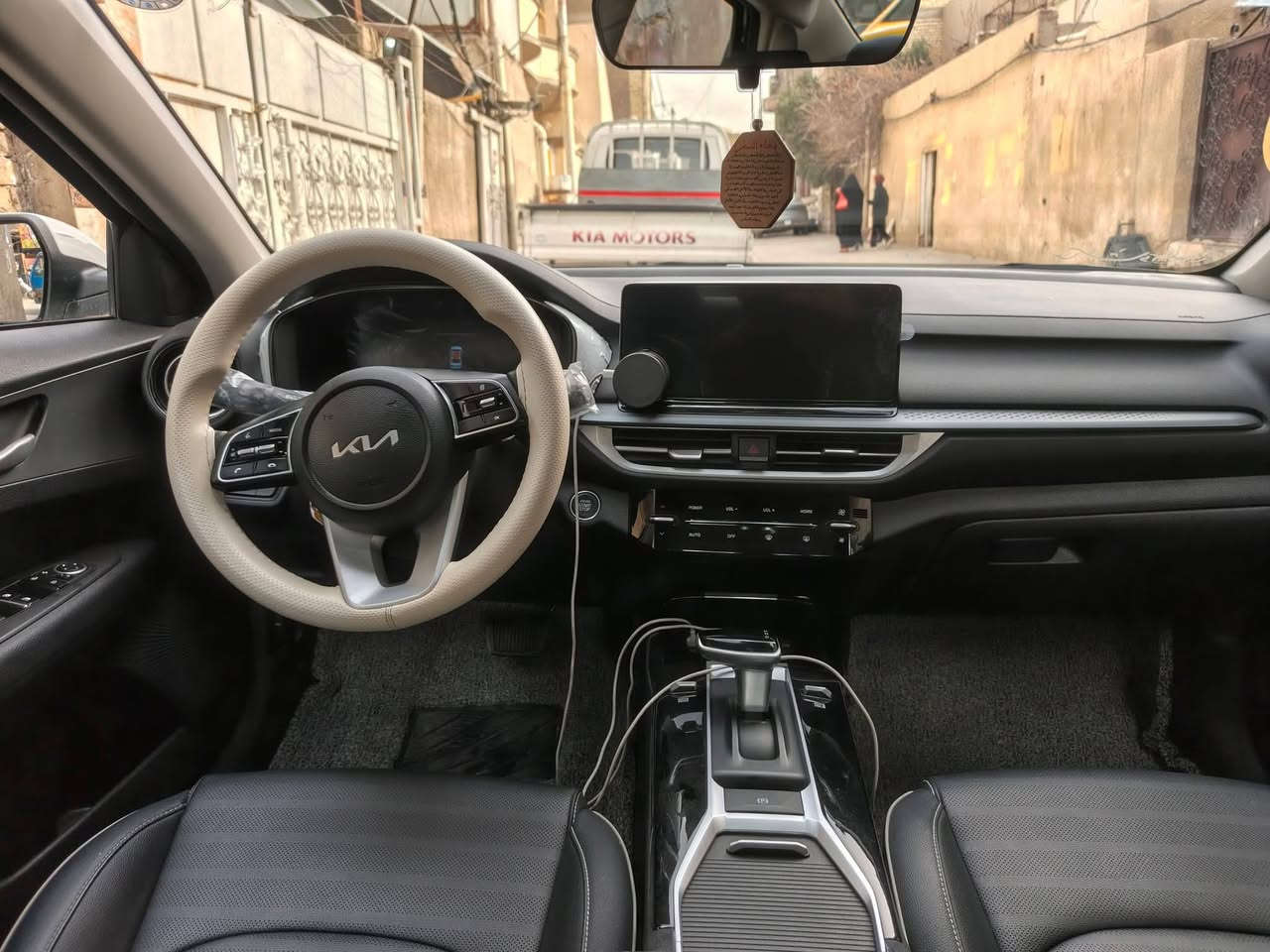 سلام عليكم للبيع  K3 مديل 2025 خليجي  سياره مكفوله من الصبغ والتبديل والبارد السياره مواصفات فول بصمه فتحه كشنات جلد حساس امامي خلفي مري شفط اشاير بالمري  ماشيه 16 الف رقم اربيل تحويل مباشر سعر 148بيها مجال بسيط مكاني بغداد ***********
